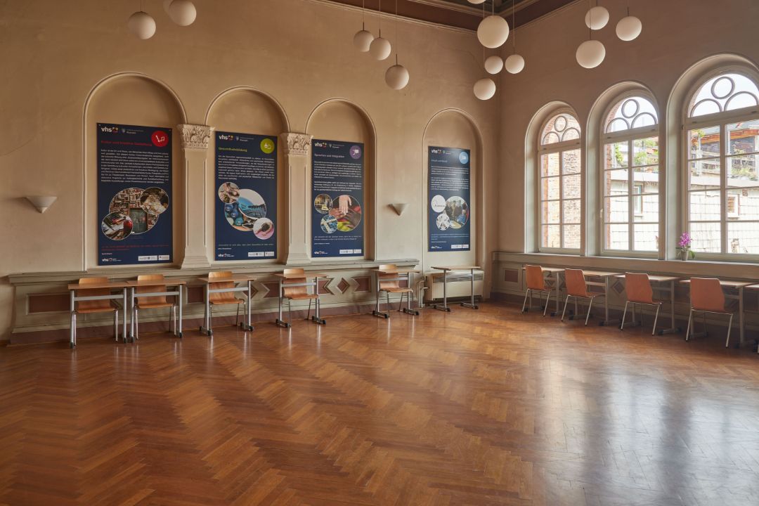 Unser Kursraum: Aula der Schmelzerstra&szlig;e